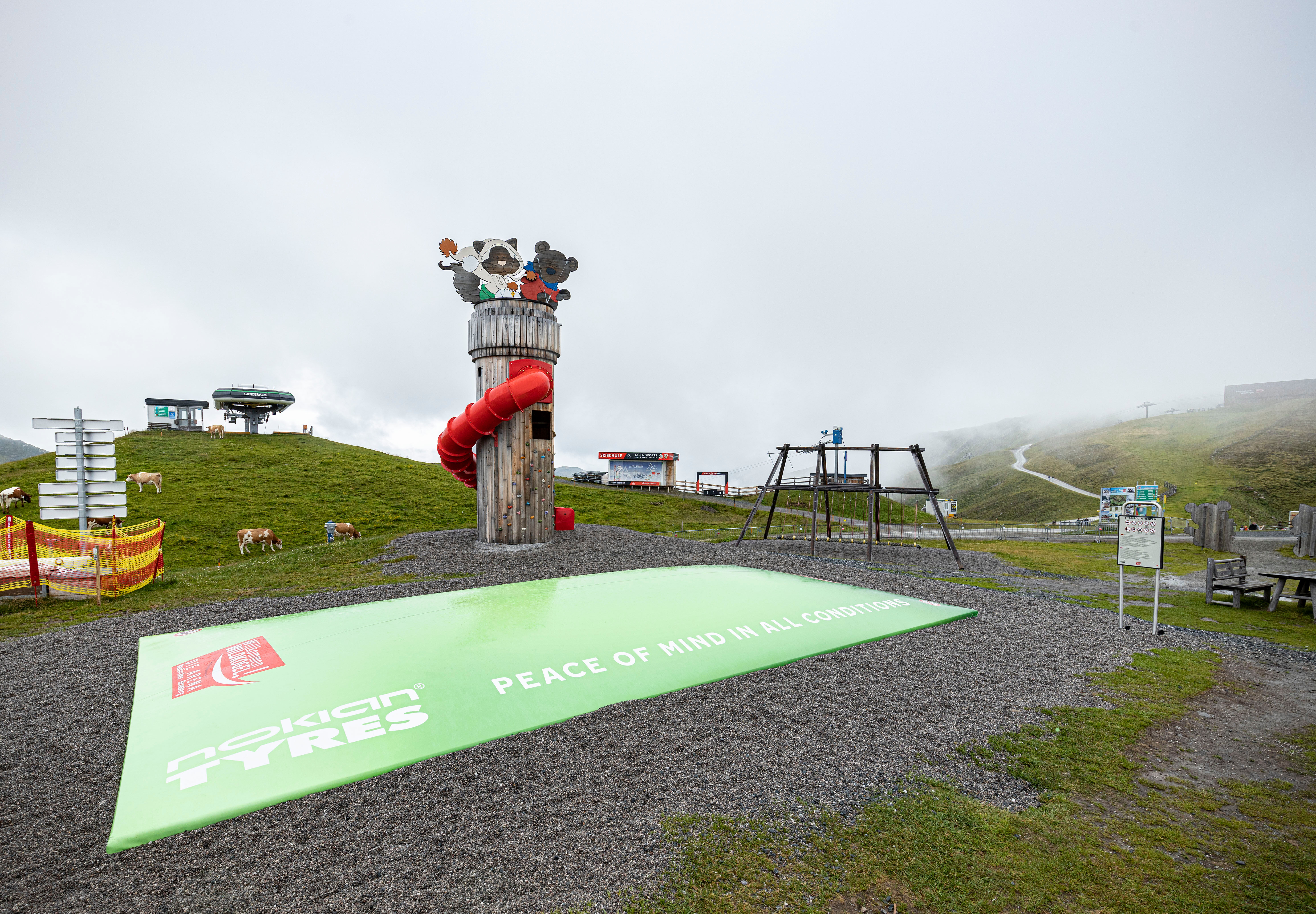 Ordina i gonfiabili airmountain personalizzati per bambini a tema Neukirchen da JB Gonfiabili Italia Richiedi ora un design gratuito per le montagne primaverili gonfiabili nella tua identità aziendale
